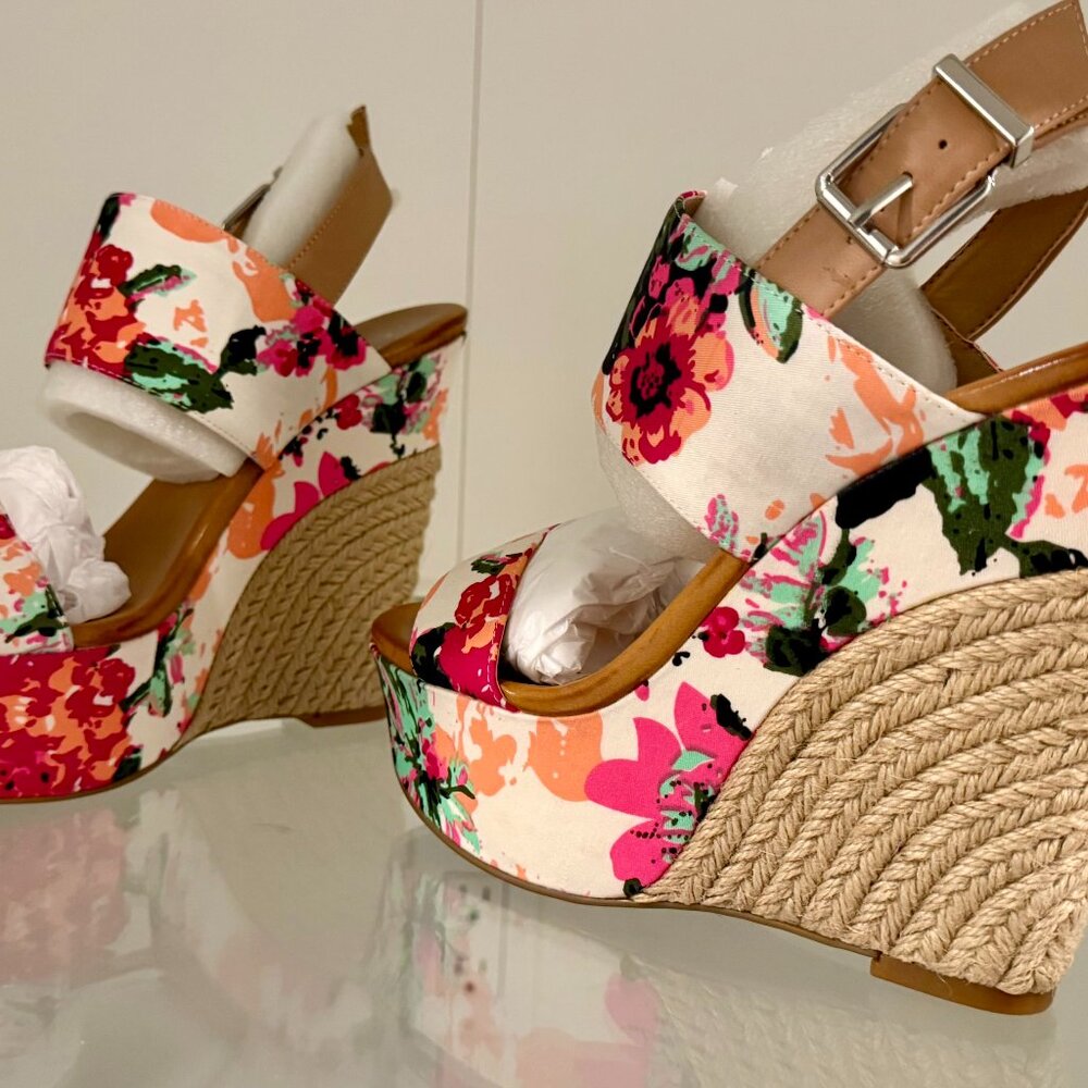 Resort Espadrille Floral Print Brand New In Box